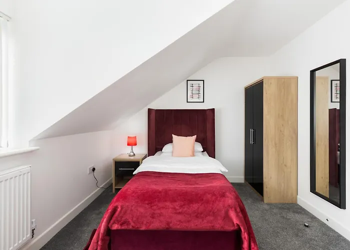 Birmingham Estate - Contractor & Group Accommodation - Secure Parking