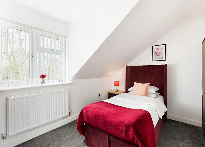 Birmingham Estate - Contractor & Group Accommodation - Secure Parking