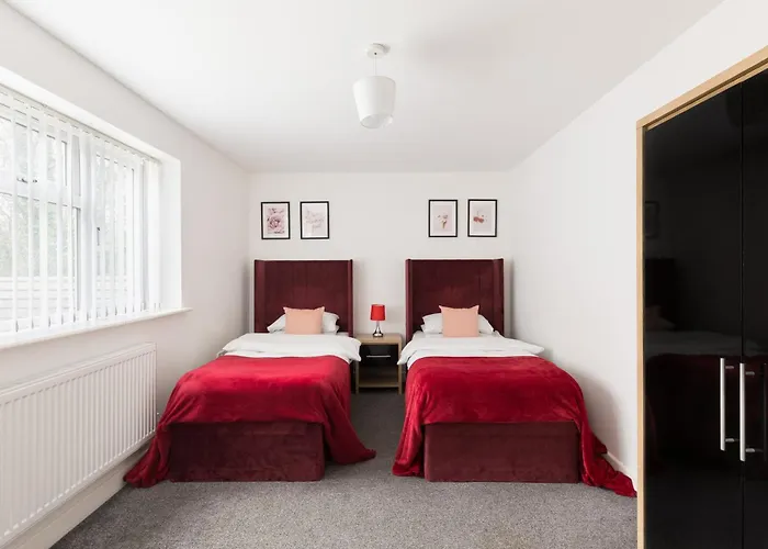 Birmingham Estate - Contractor & Group Accommodation - Secure Parking