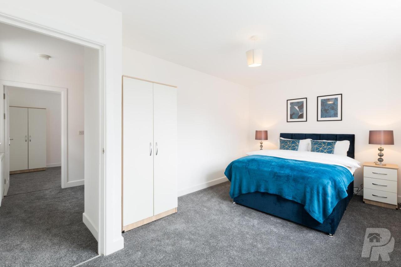 Casa de Férias Estate - Contractor & Group - Secure Parking Birmingham
